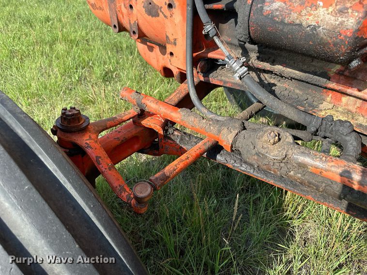 image for item NP9864 1961 Case 930  Tractor