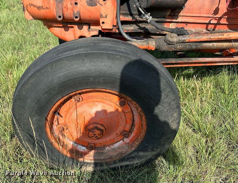 image for item NP9864 1961 Case 930  Tractor