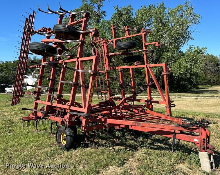 image for item NP9899 Sunflower 5331-32  field cultivator