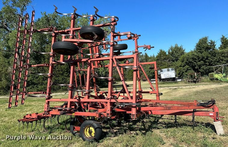 image for item NP9899 Sunflower 5331-32  field cultivator