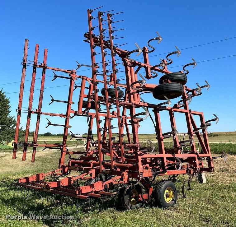 image for item NP9899 Sunflower 5331-32  field cultivator