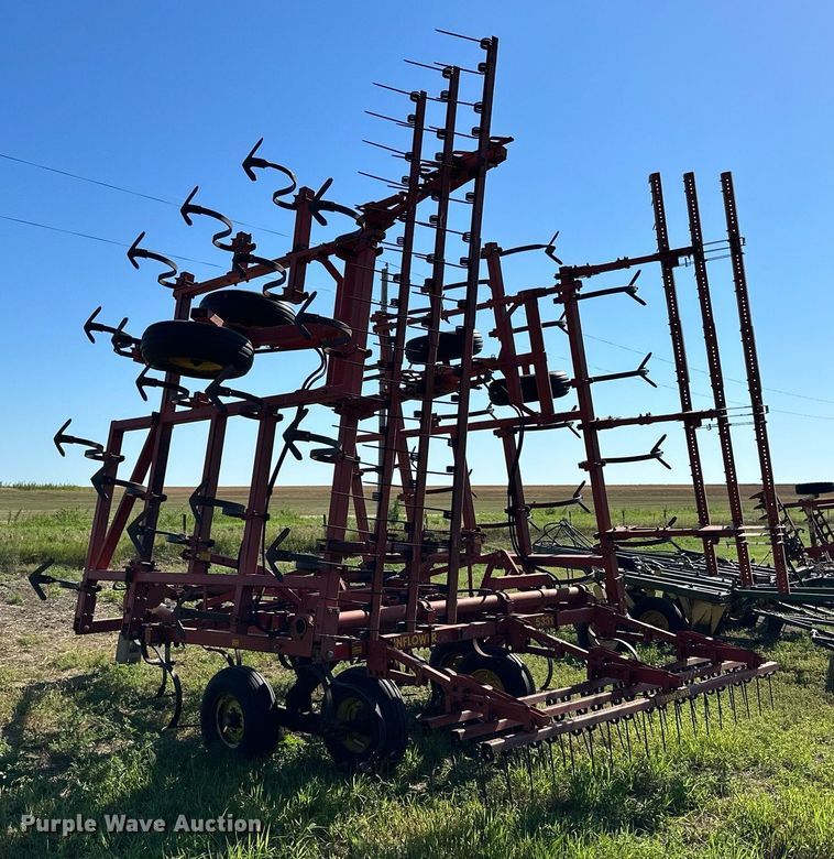 image for item NP9899 Sunflower 5331-32  field cultivator