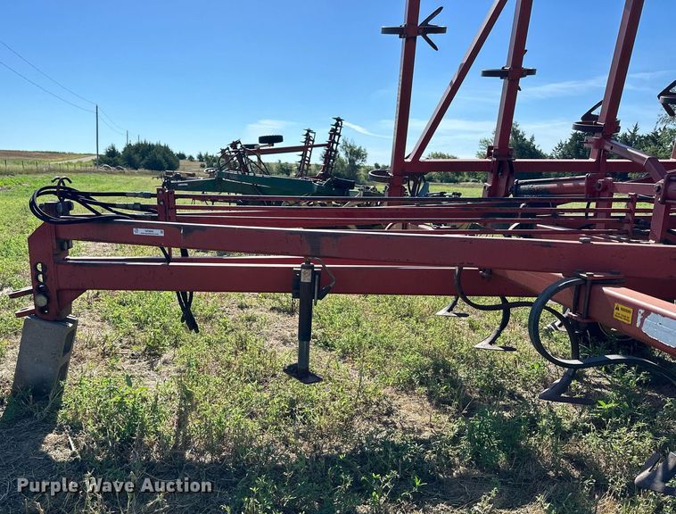 image for item NP9899 Sunflower 5331-32  field cultivator