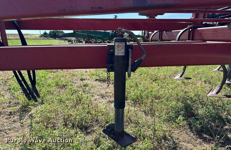 image for item NP9899 Sunflower 5331-32  field cultivator