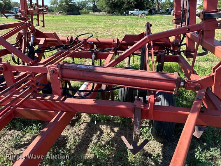 image for item NP9899 Sunflower 5331-32  field cultivator