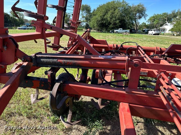 image for item NP9899 Sunflower 5331-32  field cultivator