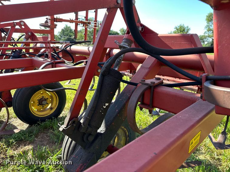 image for item NP9899 Sunflower 5331-32  field cultivator