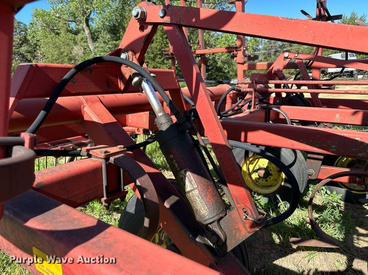 image for item NP9899 Sunflower 5331-32  field cultivator