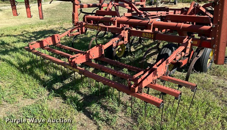 image for item NP9899 Sunflower 5331-32  field cultivator