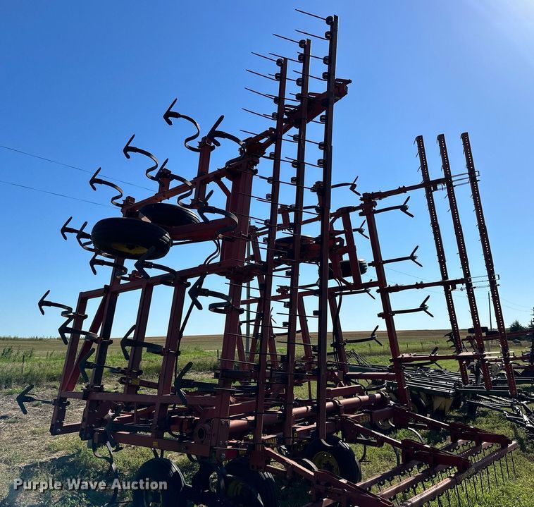 image for item NP9899 Sunflower 5331-32  field cultivator