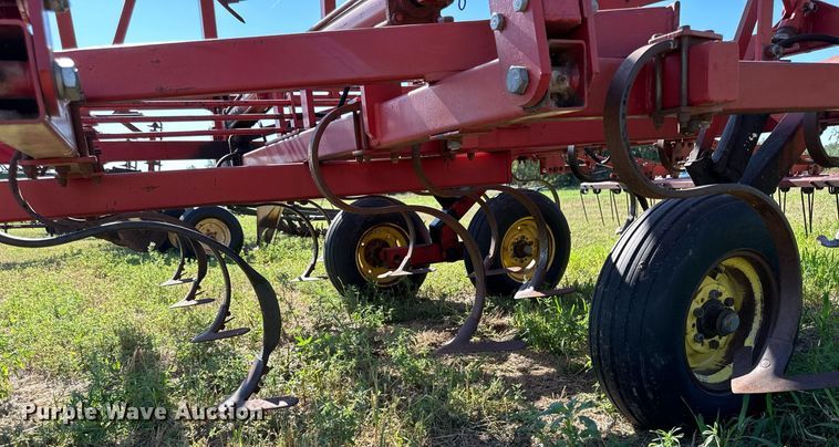 image for item NP9899 Sunflower 5331-32  field cultivator