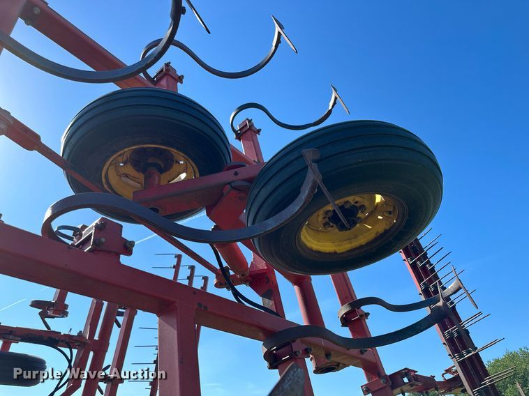 image for item NP9899 Sunflower 5331-32  field cultivator