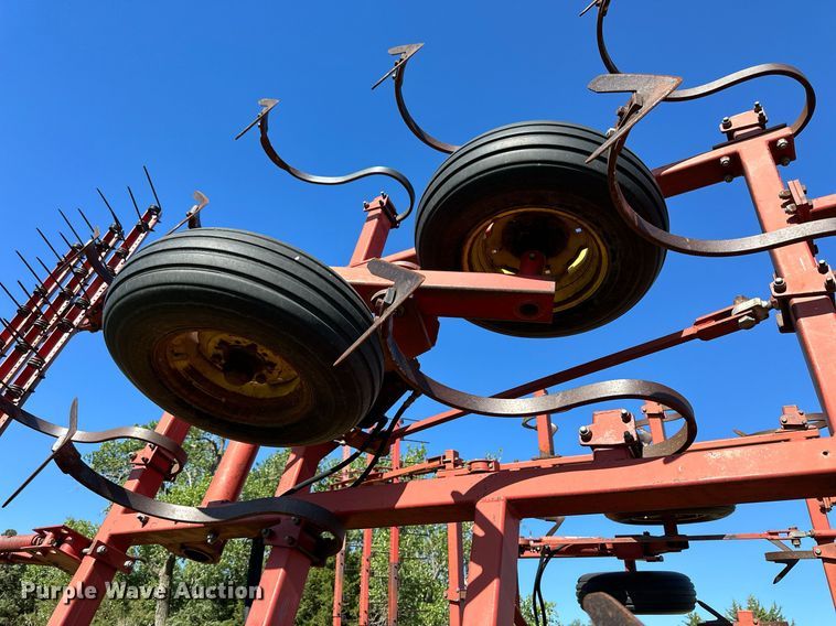 image for item NP9899 Sunflower 5331-32  field cultivator