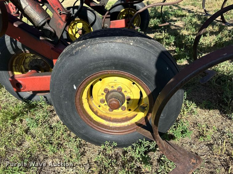 image for item NP9899 Sunflower 5331-32  field cultivator