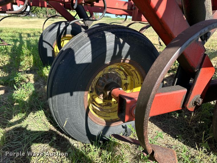 image for item NP9899 Sunflower 5331-32  field cultivator