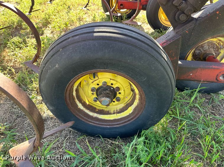 image for item NP9899 Sunflower 5331-32  field cultivator