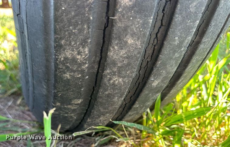 image for item NP9899 Sunflower 5331-32  field cultivator