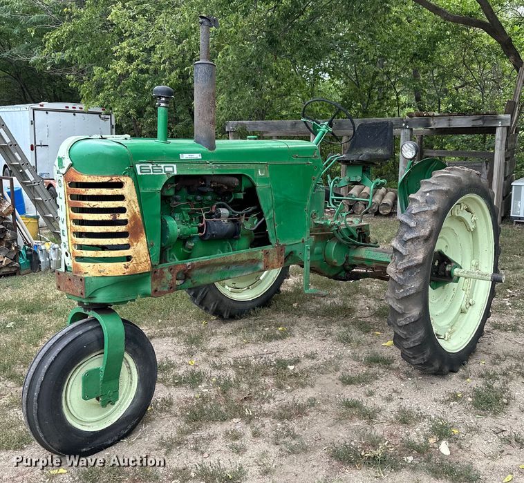 image for item NP9917 1959 Oliver 660  tractor
