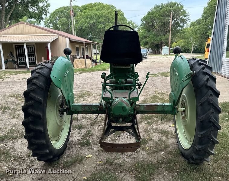 image for item NP9917 1959 Oliver 660  tractor
