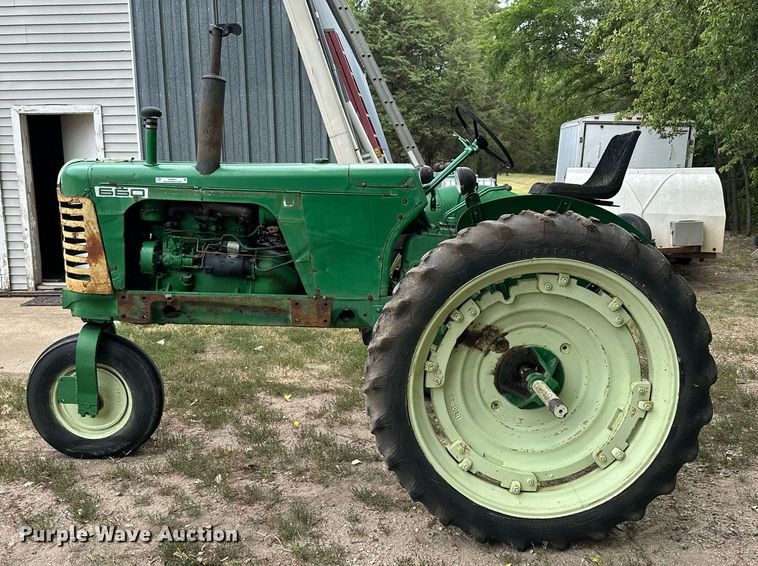 image for item NP9917 1959 Oliver 660  tractor