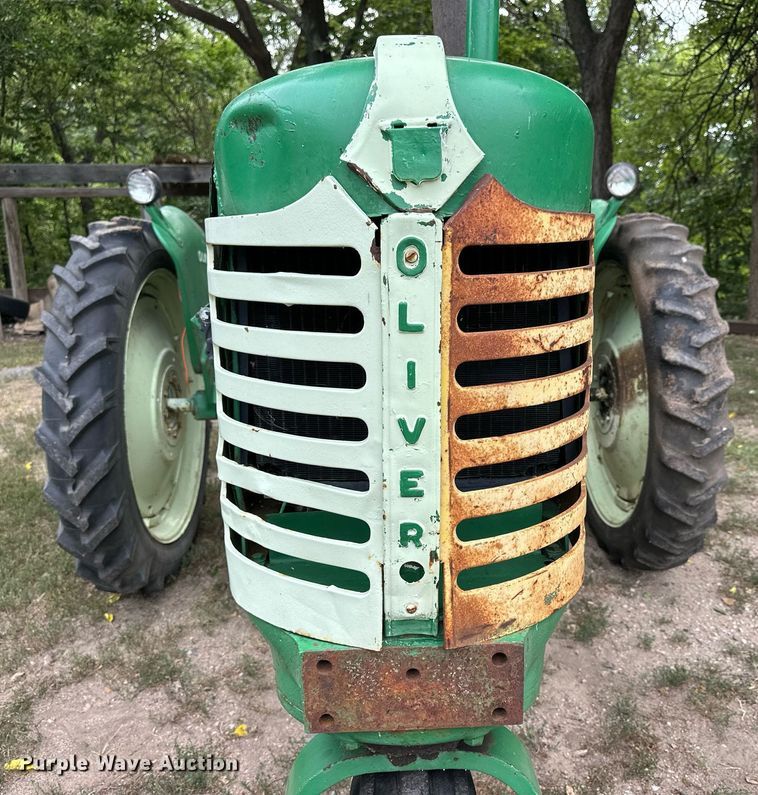 image for item NP9917 1959 Oliver 660  tractor