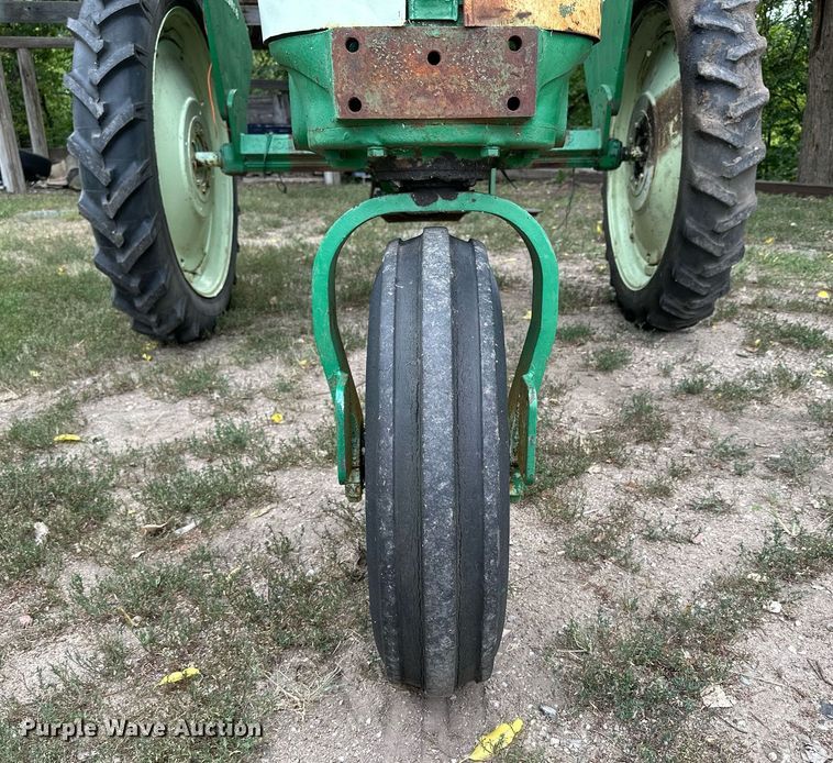 image for item NP9917 1959 Oliver 660  tractor