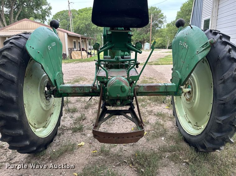 image for item NP9917 1959 Oliver 660  tractor