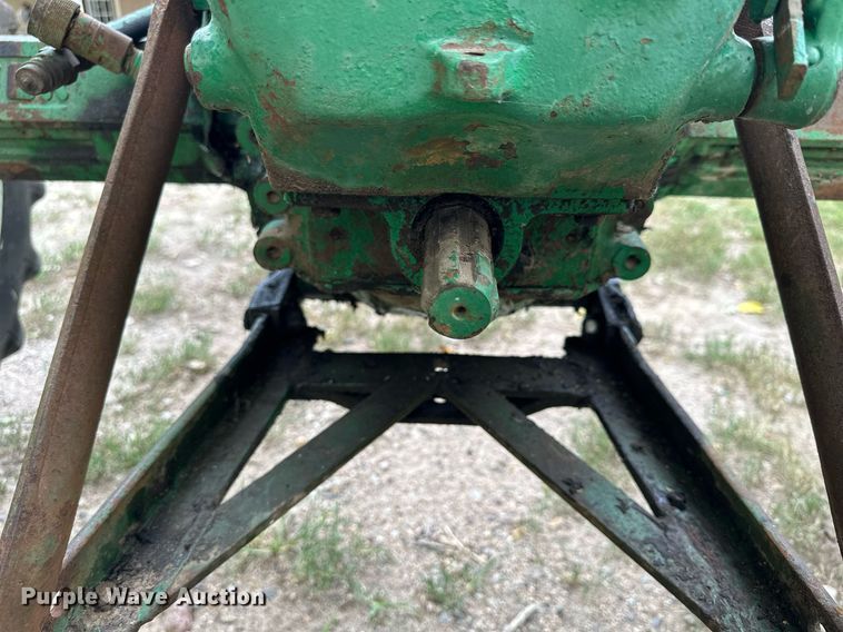 image for item NP9917 1959 Oliver 660  tractor