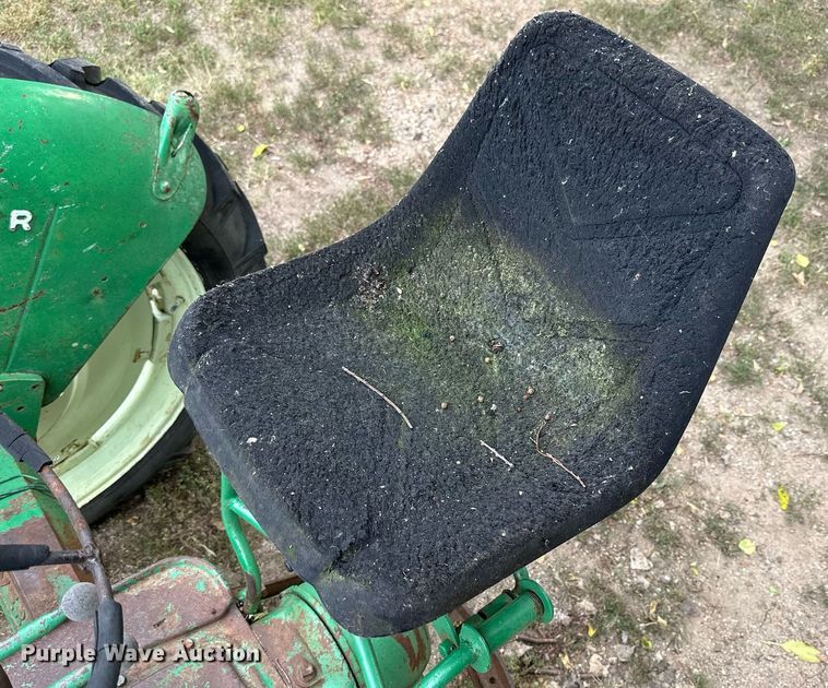 image for item NP9917 1959 Oliver 660  tractor