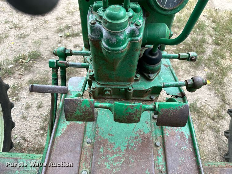 image for item NP9917 1959 Oliver 660  tractor