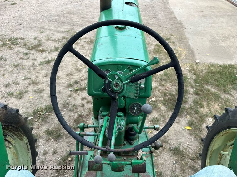 image for item NP9917 1959 Oliver 660  tractor