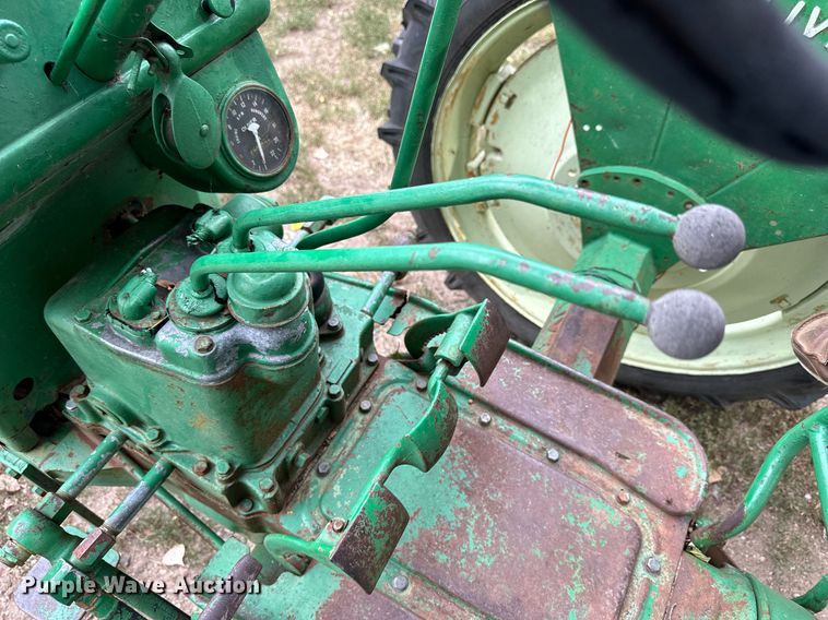 image for item NP9917 1959 Oliver 660  tractor
