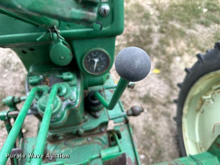 image for item NP9917 1959 Oliver 660  tractor