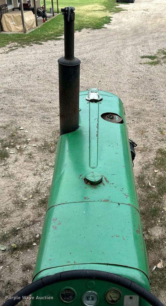 image for item NP9917 1959 Oliver 660  tractor