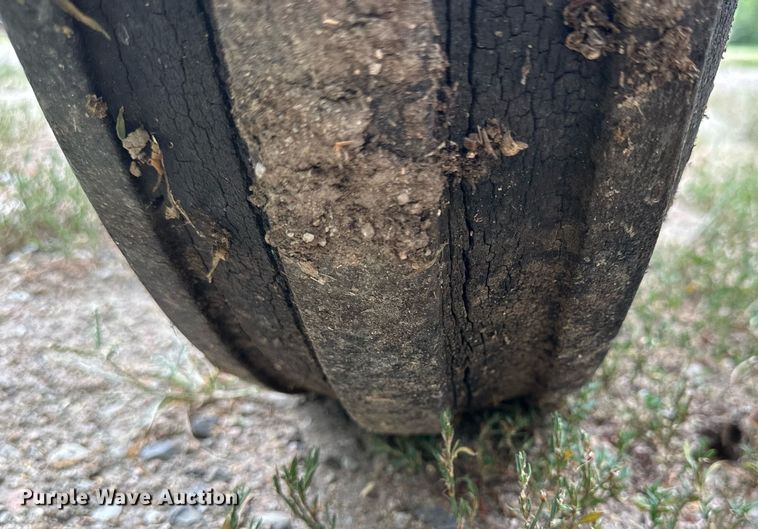 image for item NP9917 1959 Oliver 660  tractor