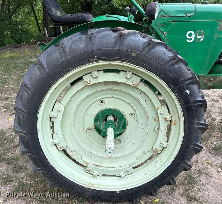 image for item NP9917 1959 Oliver 660  tractor