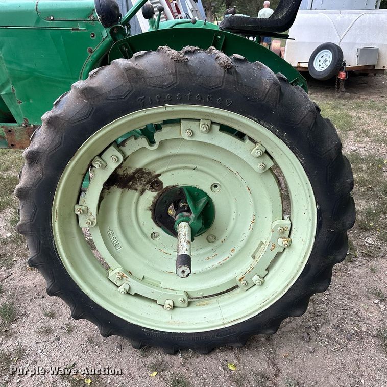 image for item NP9917 1959 Oliver 660  tractor