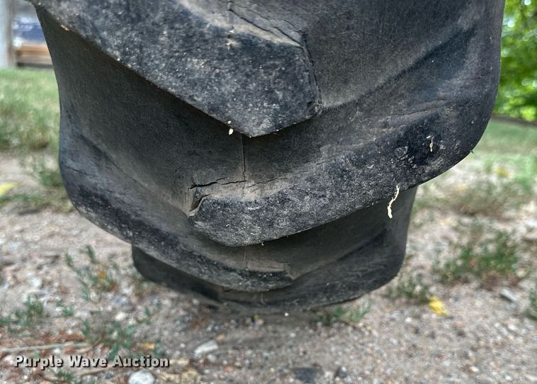 image for item NP9917 1959 Oliver 660  tractor