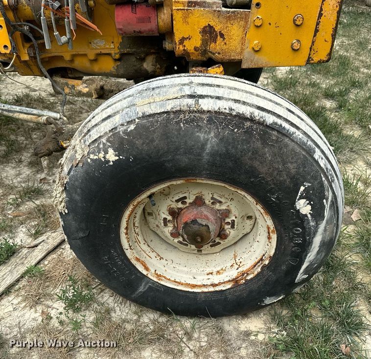 image for item NP9920 1974 Case 480B  industrial tractor