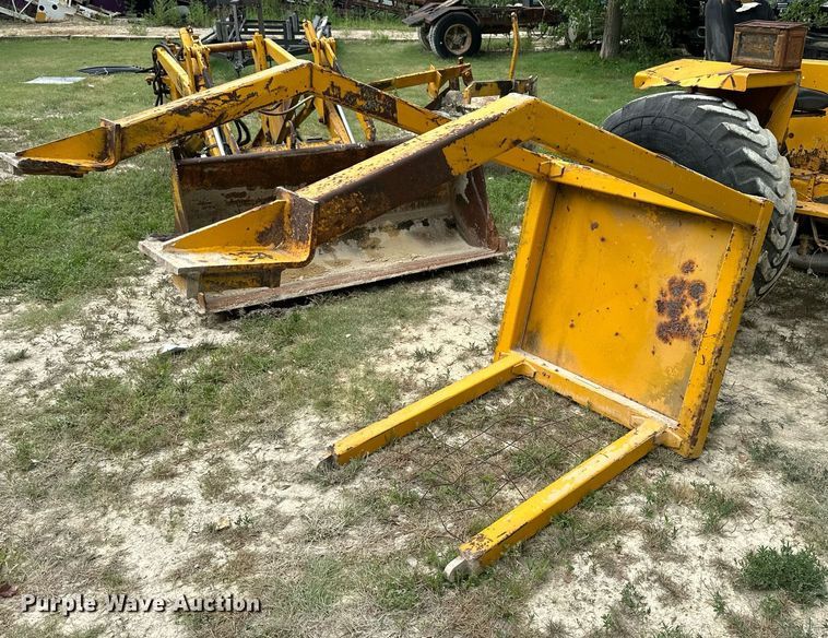 image for item NP9920 1974 Case 480B  industrial tractor