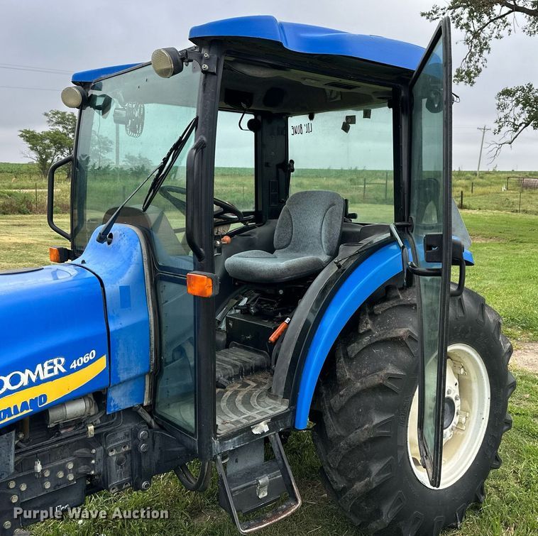 image for item NP9930 2009 New Holland Boomer 4060  MFWD tractor