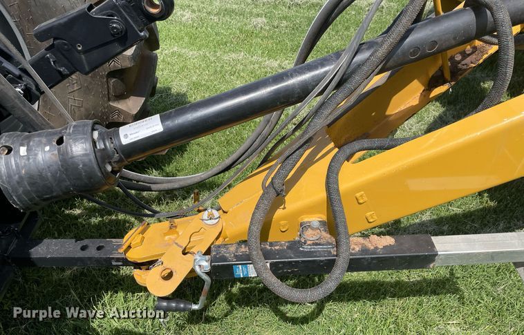 image for item NT9395 2020 Vermeer 605N  round baler