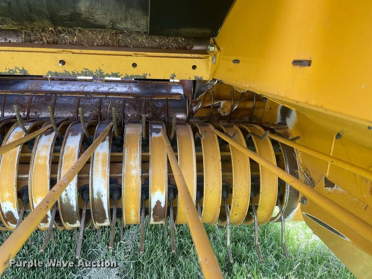 image for item NT9395 2020 Vermeer 605N  round baler