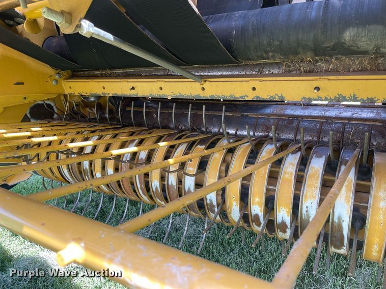 image for item NT9395 2020 Vermeer 605N  round baler