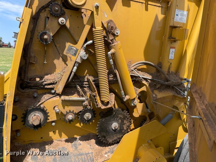 image for item NT9395 2020 Vermeer 605N  round baler