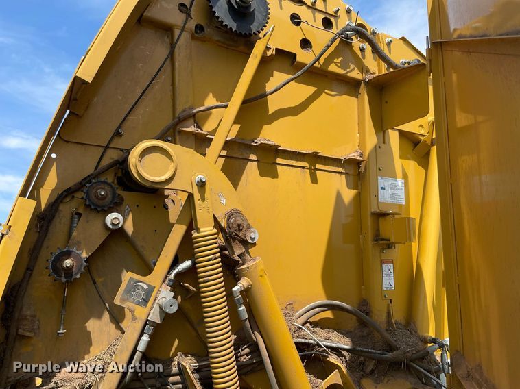 image for item NT9395 2020 Vermeer 605N  round baler