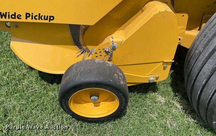 image for item NT9395 2020 Vermeer 605N  round baler