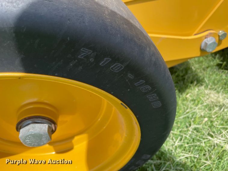 image for item NT9395 2020 Vermeer 605N  round baler