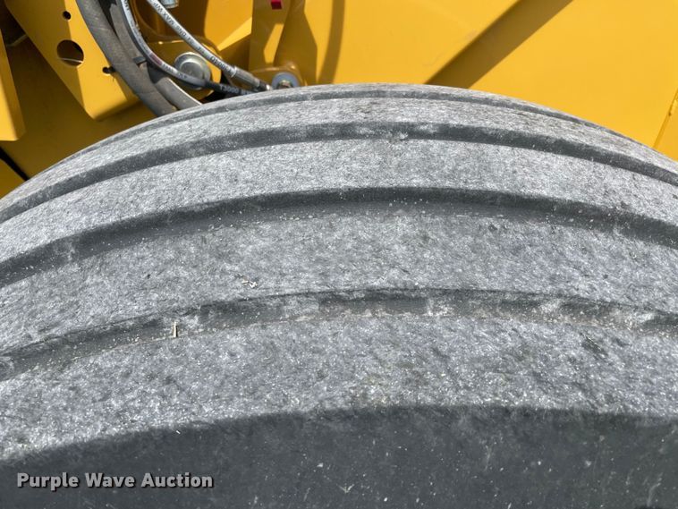 image for item NT9395 2020 Vermeer 605N  round baler