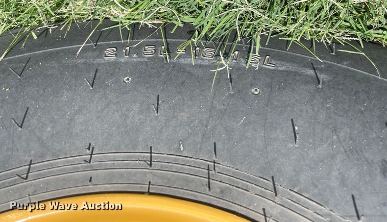 image for item NT9395 2020 Vermeer 605N  round baler